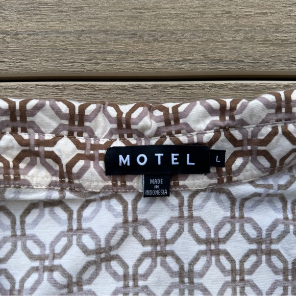 Long Sleeve Front-Clip Shirt - Picture 3 of 3